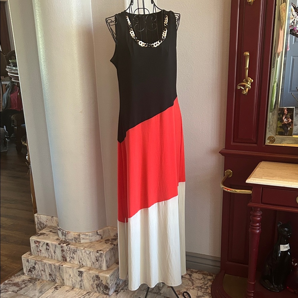 Elegant Asymmetrical Black and Red Maxi Dress - Picture 2 of 13